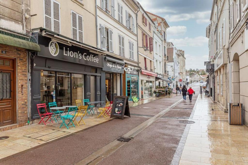 Sur Les Bords De Marne - Disneyland Paris Lagny-sur-Marne Exterior photo